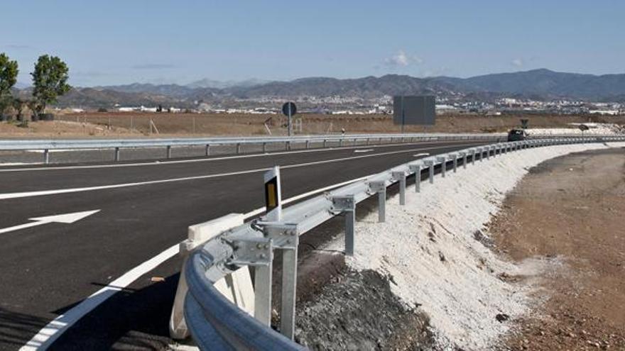 Imagen de la carretera de acceso a la ronda de circunvalación de Alhaurín de la Torre.