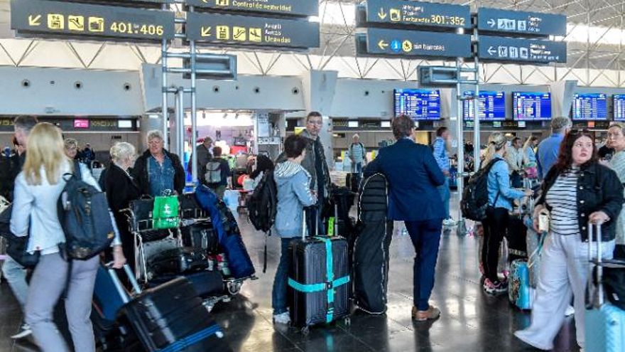 Frente común canario contra la subida de tasas aeroportuarias que prepara AENA