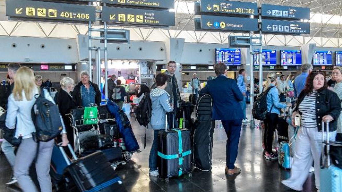 Pasajeros en el área de facturación de equipajes del aeropuerto de Gran Canaria.