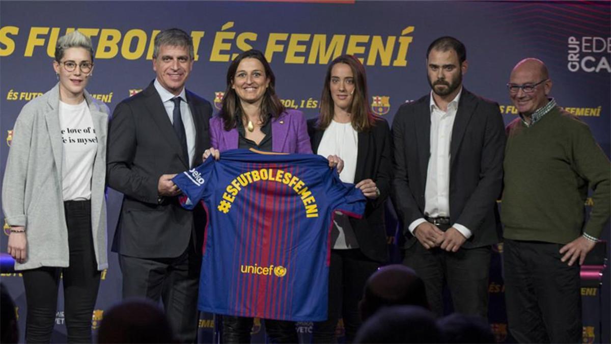 El Barça celebró la jornada &quot;Es fútbol y es femenino&quot;