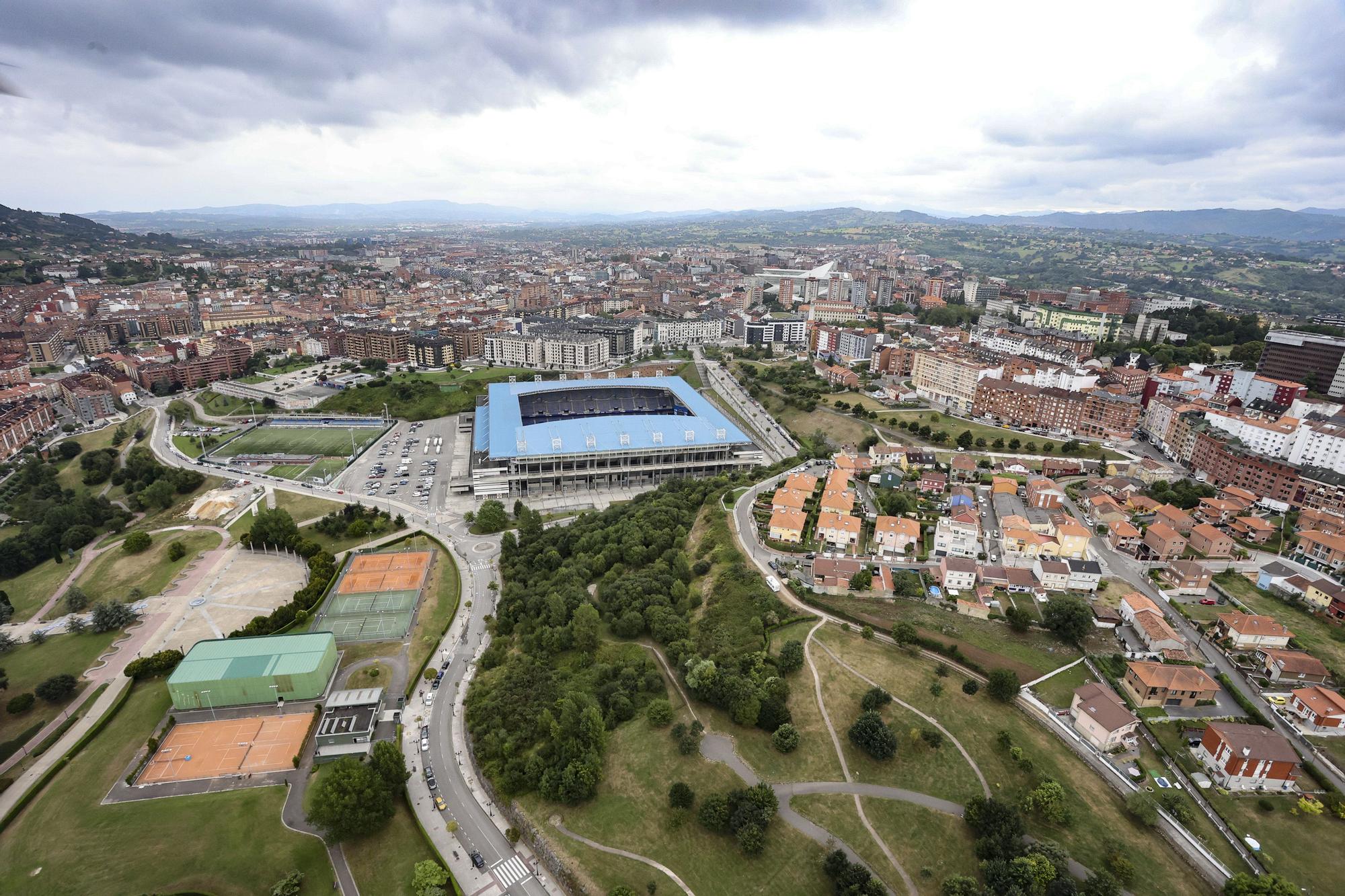 Sobrevolamos Asturias en el helicóptero de la Policía Nacional: esto es lo que ven