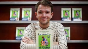 Iker Ruiz da La vuelta al fútbol en 80 historias