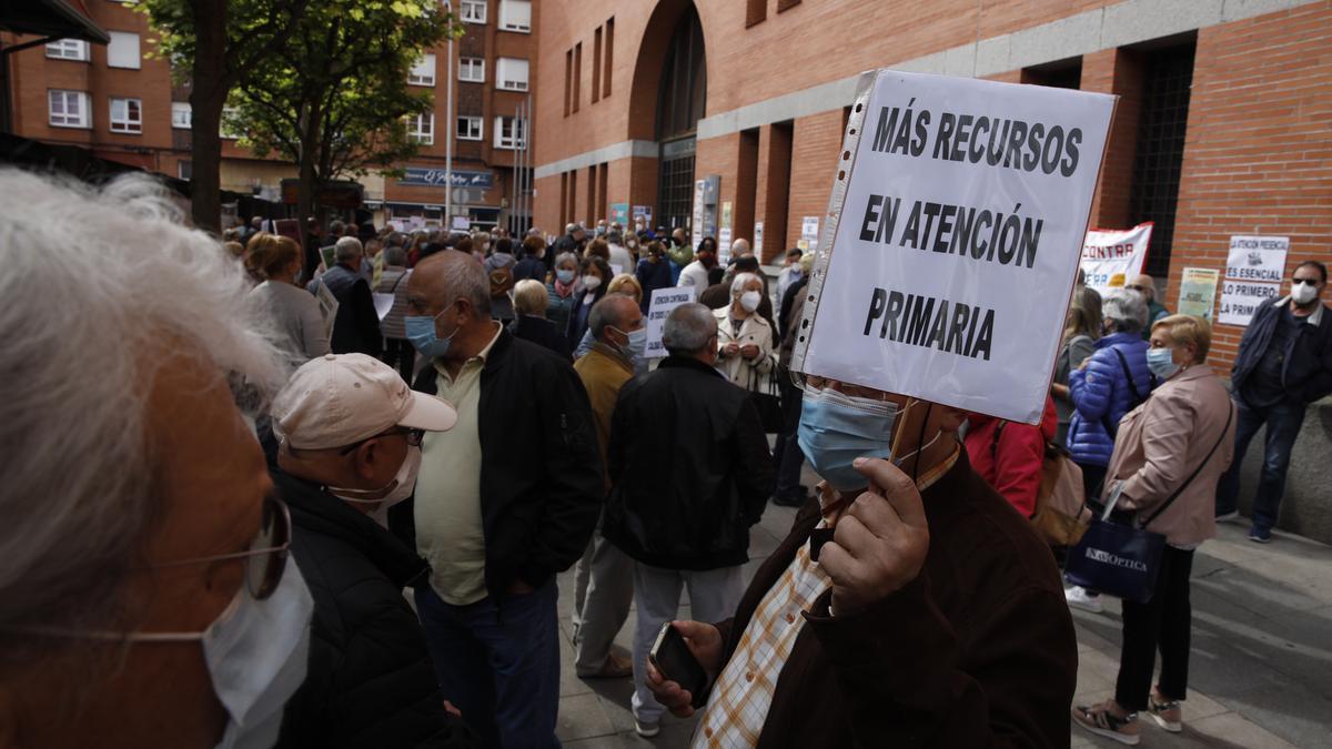 Protesta vecinal en el centro de salud de Severo Ochoa