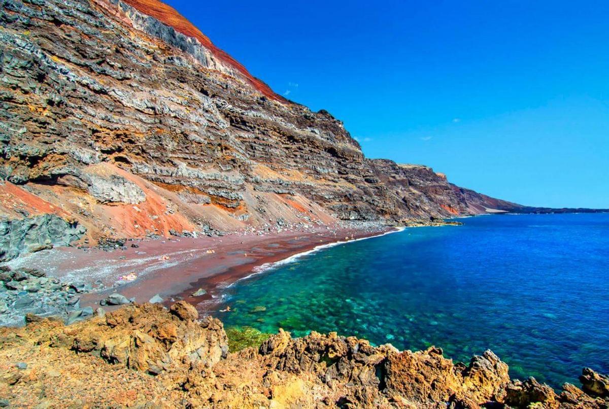 Esta es la playa &quot;marciana&quot; que se encuentra en Canarias.