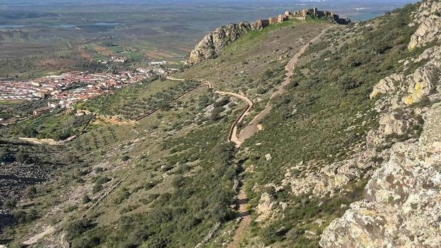 Un juzgado investiga el vuelo de un helicóptero sobre el castillo de Hornachos
