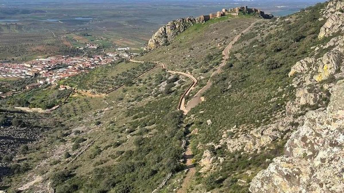 Vista desde la sierra del castillo de Hornachos.