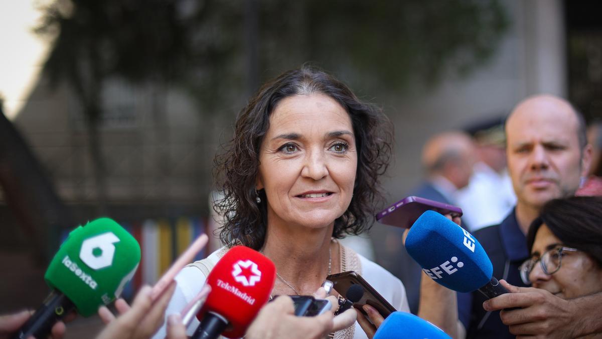 La portavoz socialista en el Ayuntamiento de Madrid, Reyes Maroto, en la plazuela dedicada a los abogados del turno de oficio