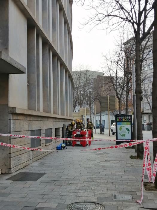 Els efectius d'emergències a la delegació d'Economia i Hisenda a Girona