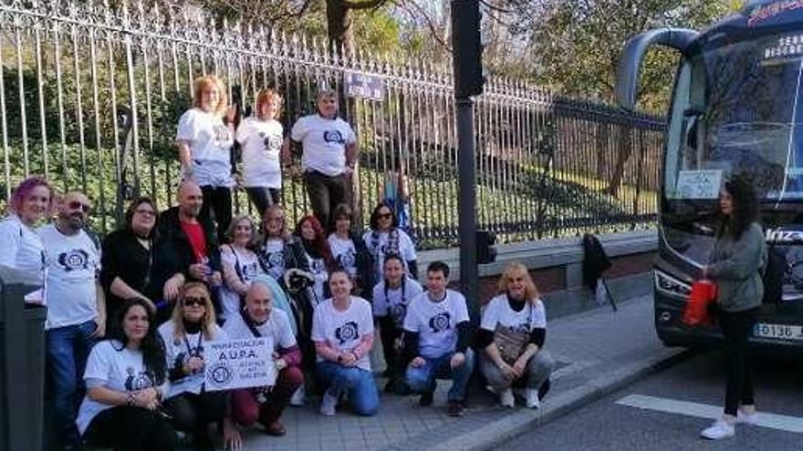 Graciela Martínez (2ª dcha.) con autónomos gallegos. // FdV