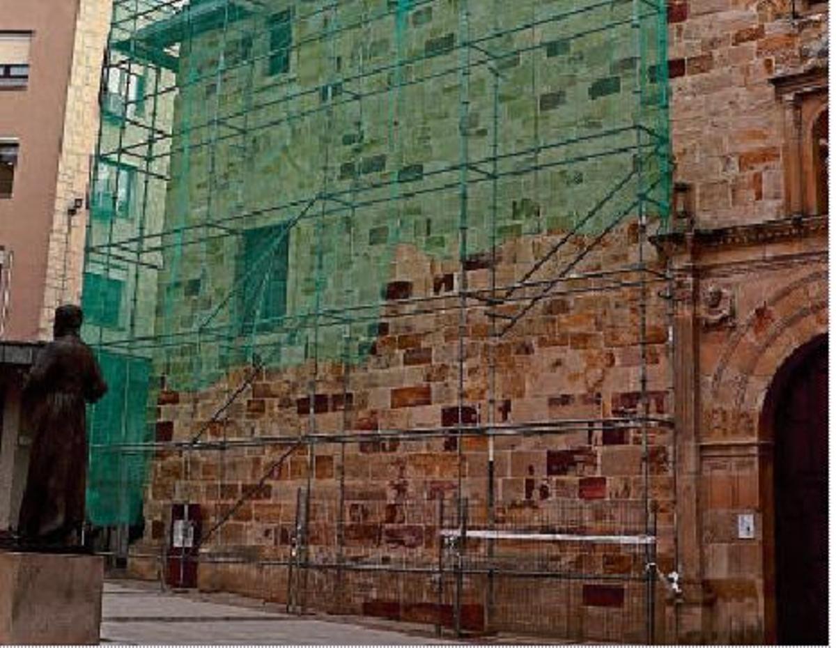 Andamios instalados en la iglesia de San Andrés.