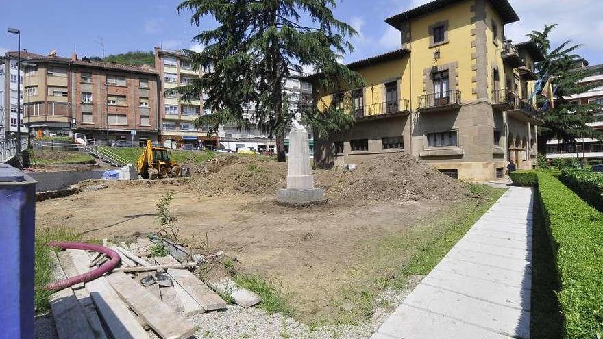 El entorno del Ayuntamiento de Lena, donde se construirá el nuevo parque.