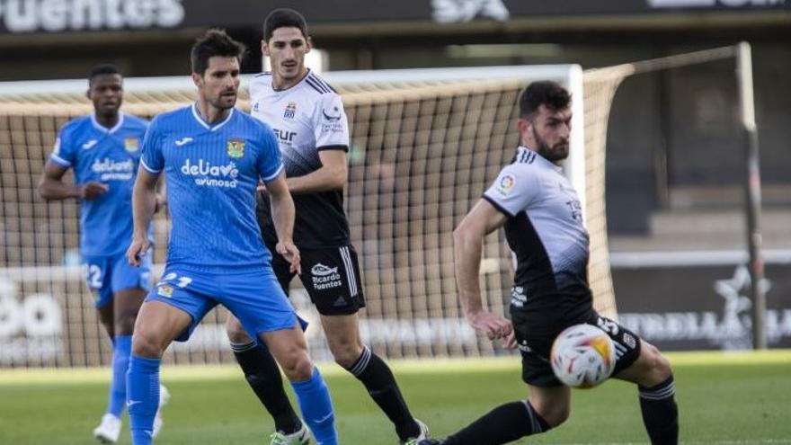 Adrián González, en un partido con el Fuenlabrada ante el Cartagena.