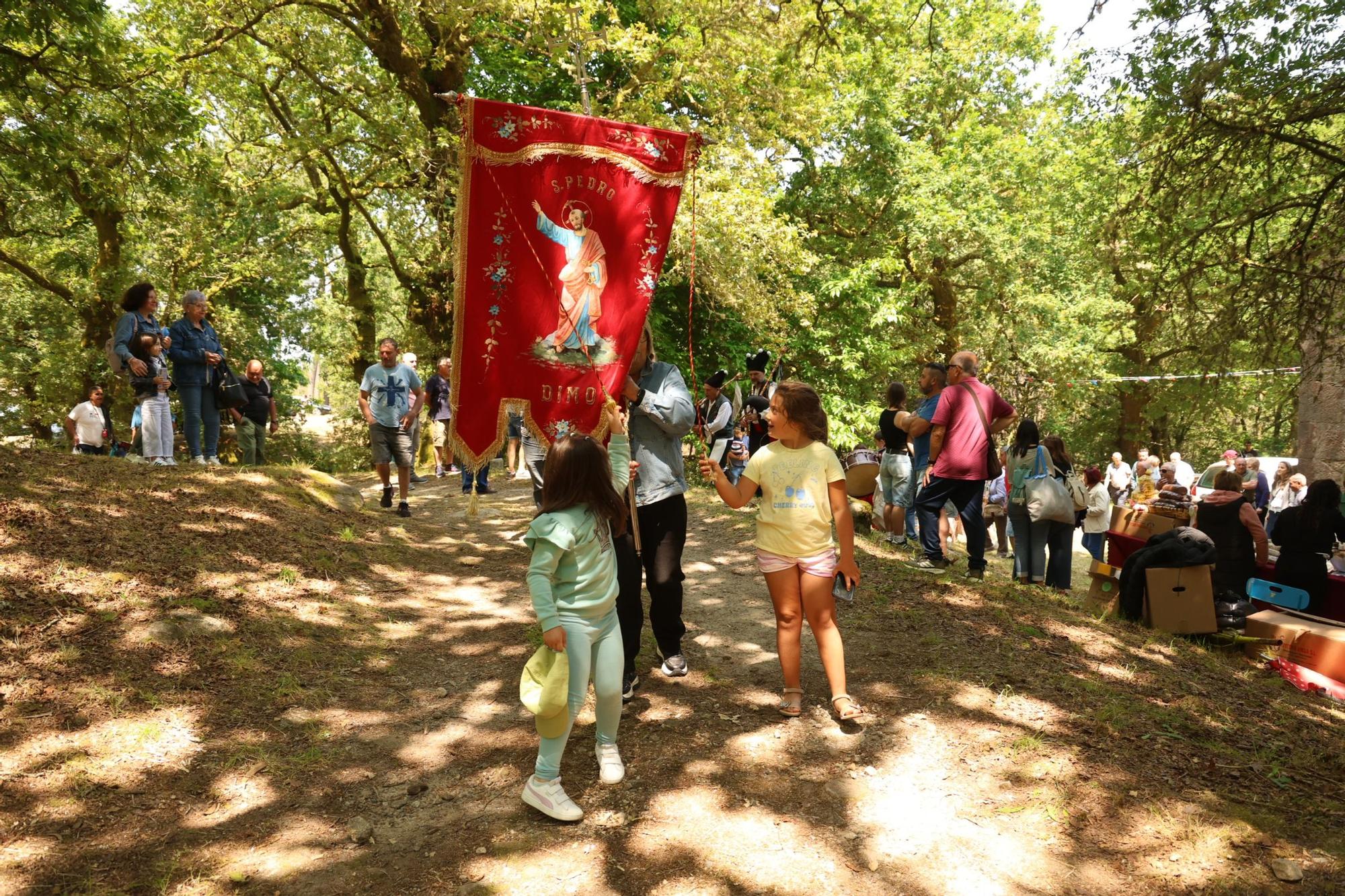 Así se vive la tradicional romería de San Cibrán en Catoira.