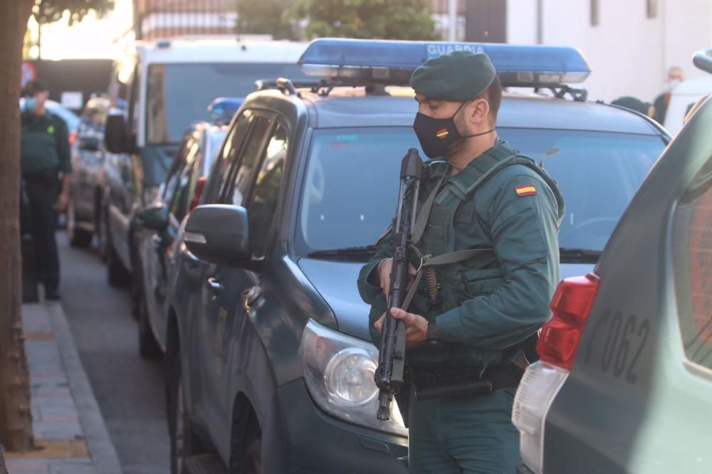 Llegada a los juzgados de El Melillero y sus colaboradores