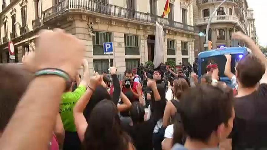 Concentración independentista frente a la Jefatura Superior de la Policía de Barcelona