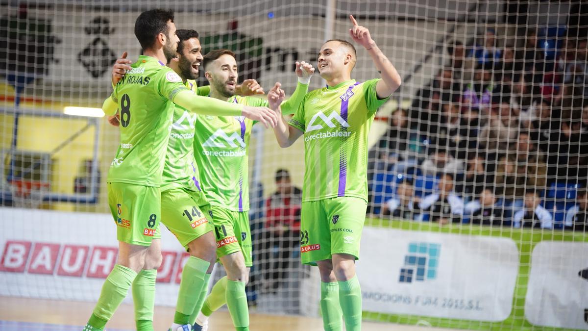 Fútbol sala. Jugadores del Palma Futsal celebran uno de los goles al Levante