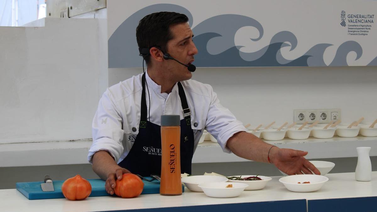 Sergio Giraldo, en la demostración de cocina con tomates.