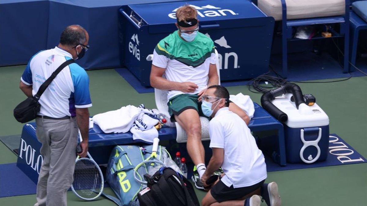 El tenista español requirió atención médica