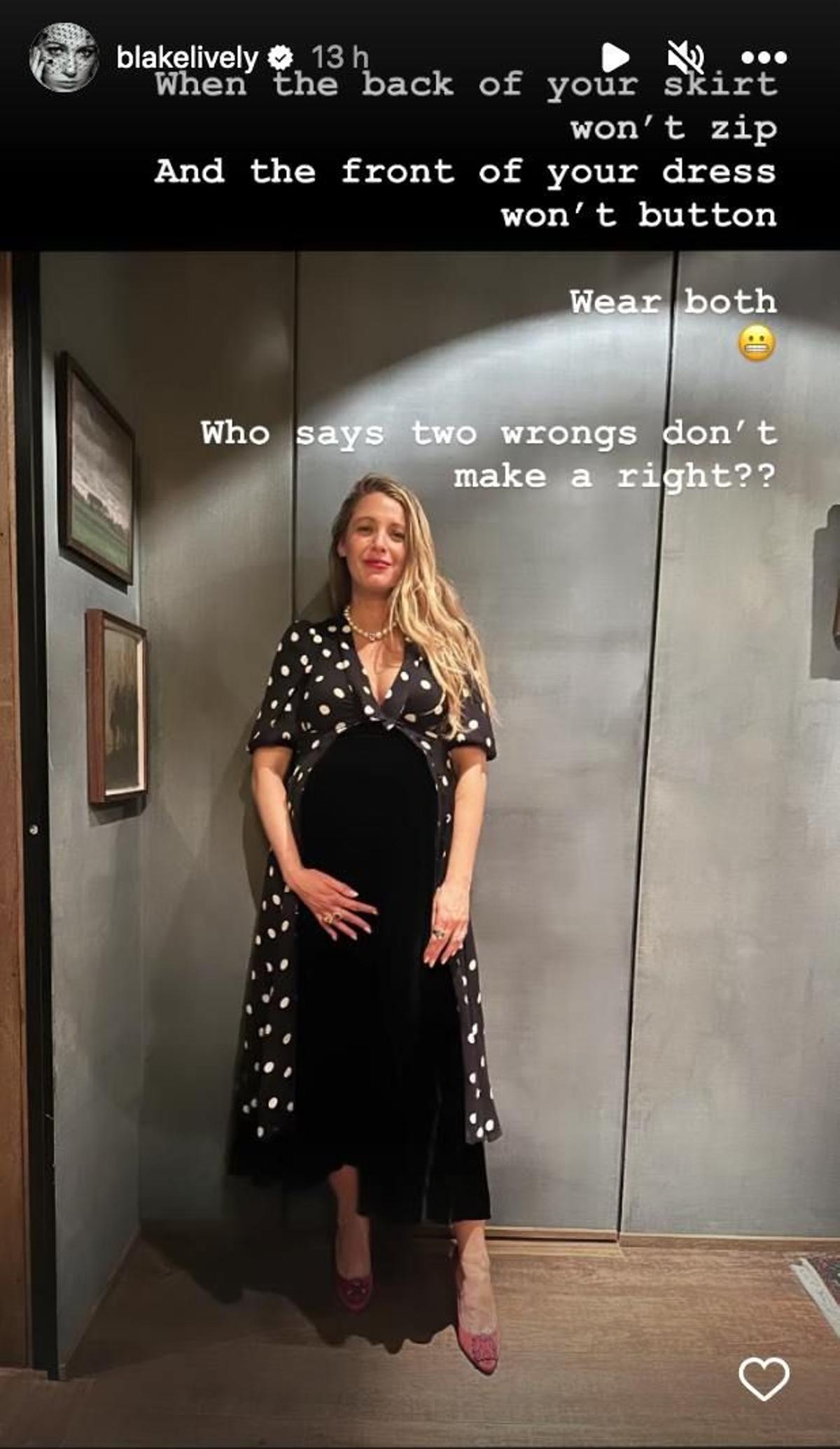 Blake Lively, embarazada con look compuesto por vestido y falda