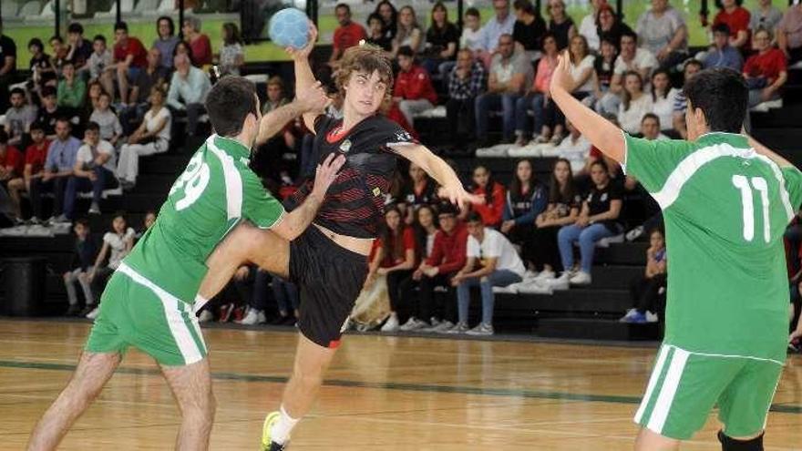 Los rojinegros cerraron el torneo con derrota. // Bernabé/Javier Lalín