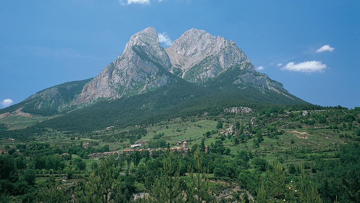 Vista del macizo del Pedraforca, con su silueta inconfundible