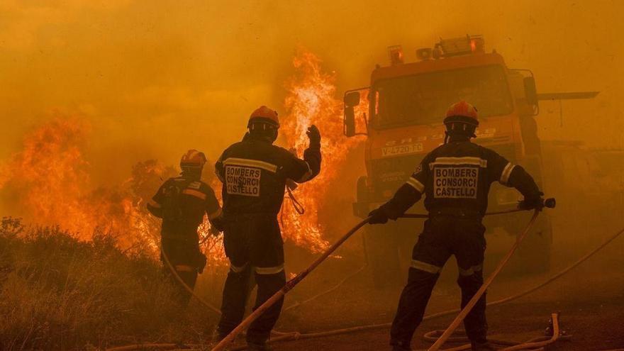 Fuegos devastadores y héroes anónimos