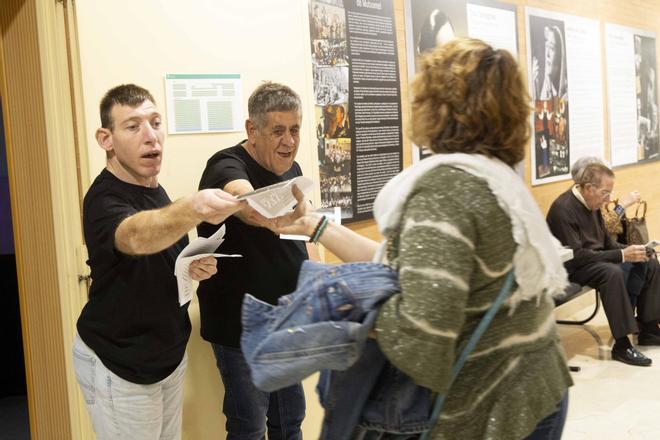 Personas con discapacidad intelectual, acomodadores en la Casa de Cultura de Mutxamel