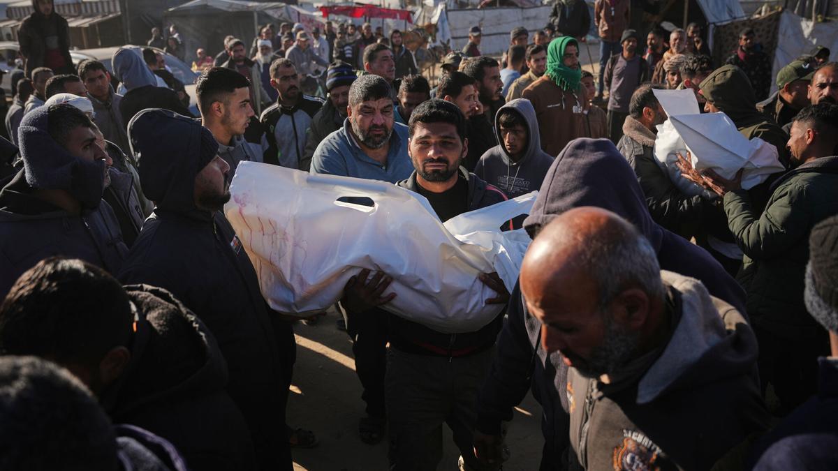 Israel mata a más de una veintena de gazatíes en una de las jornadas más letales desde el inicio del alto el fuego