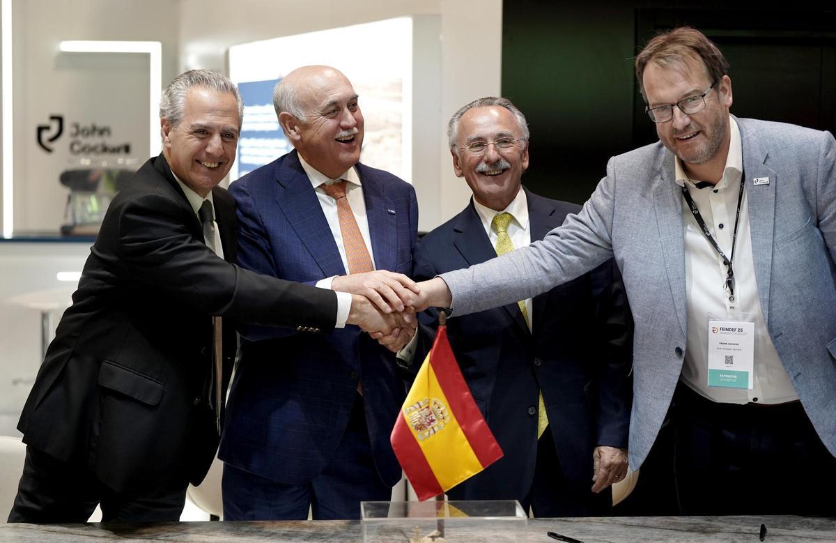 De izquierda a derecha, Nail Kurt, CEO de la turca FNSS, Antonio Ramírez, presidente de TSD, Luis Furnells, presidente de Oesía, y Frank Jansens, director general de Sistemas de Armas de John Cockerill