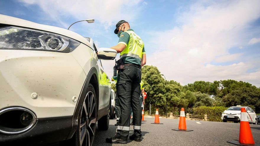 Nueva normativa de tráfico en 2025: alcohol cero y más protección para motoristas