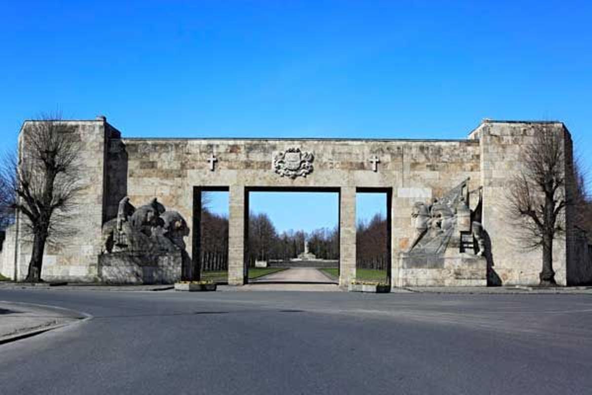 Memorial en el Cementerio de los Hermano en Riga.