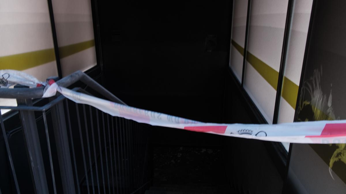 Las imágenes del incendio del aparcamiento del Cetis en Ibiza