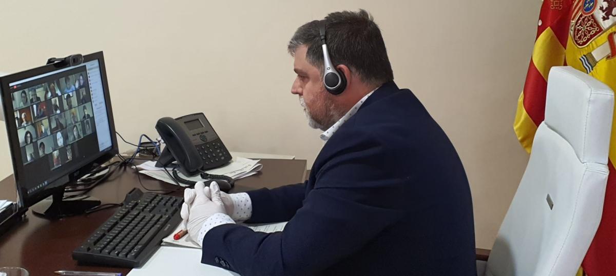 Fulgencio Cerdán durante el primer pleno telemático de Villena tras estallar la crisis epidemiológica del coronavirus