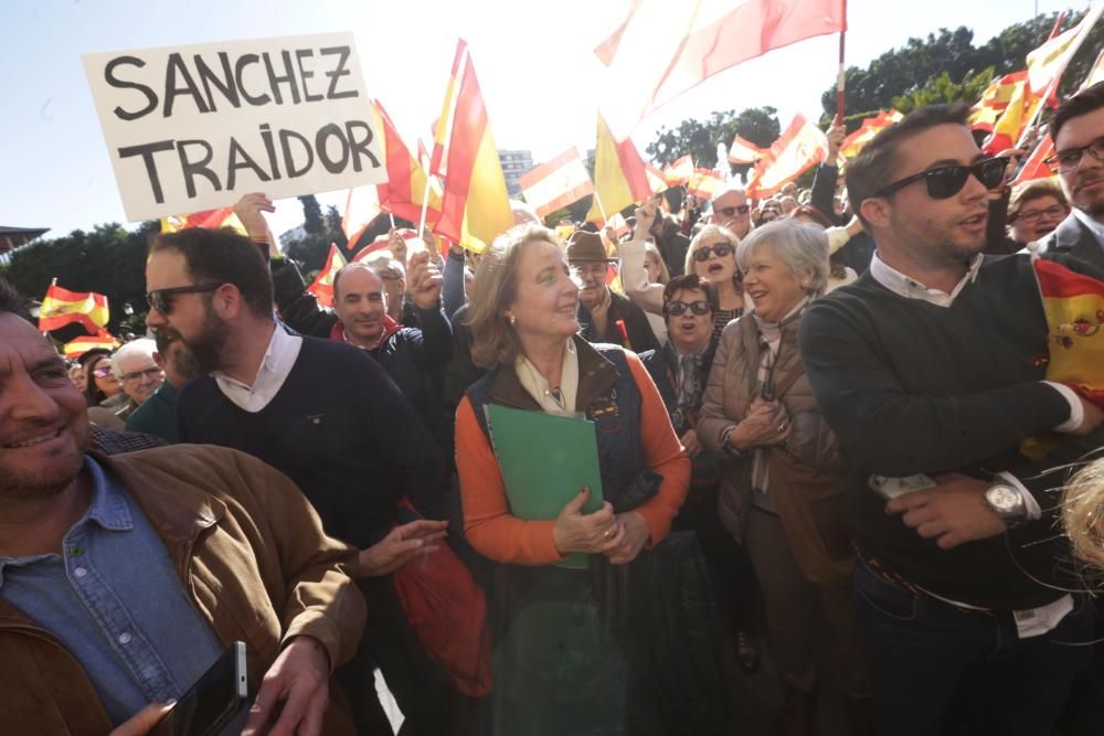 Más de 2.000 personas claman por "la unidad de España" frente al Ayuntamiento de Murcia