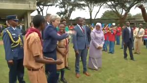 theresa-may-bailando