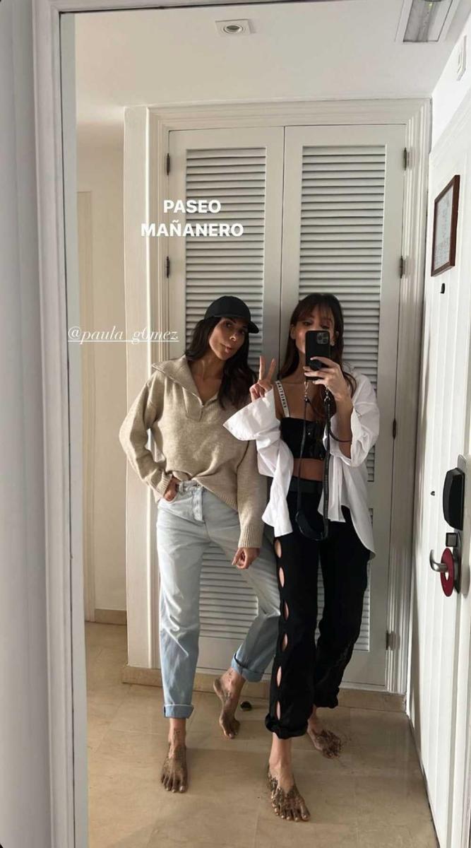 Rocío Osorno con pantalones cut out de Zara en Instagram