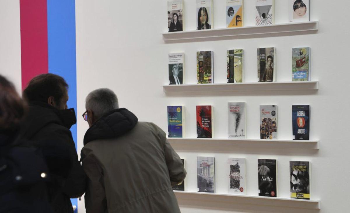 Asistentes a la exposición «Un país ilustrado».