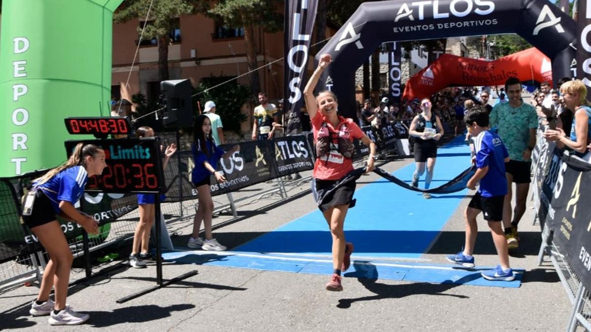 Laurene en la meta de la Maratón de Montaña de Bronchales