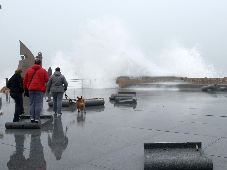 Efectes del temporal de llevant a l''Escala