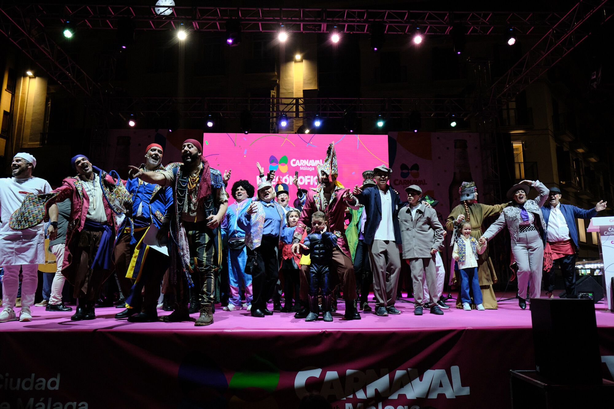 Elección del Dios Momo y la Diosa del Carnaval de Málaga 2025 en la plaza de la Constitución