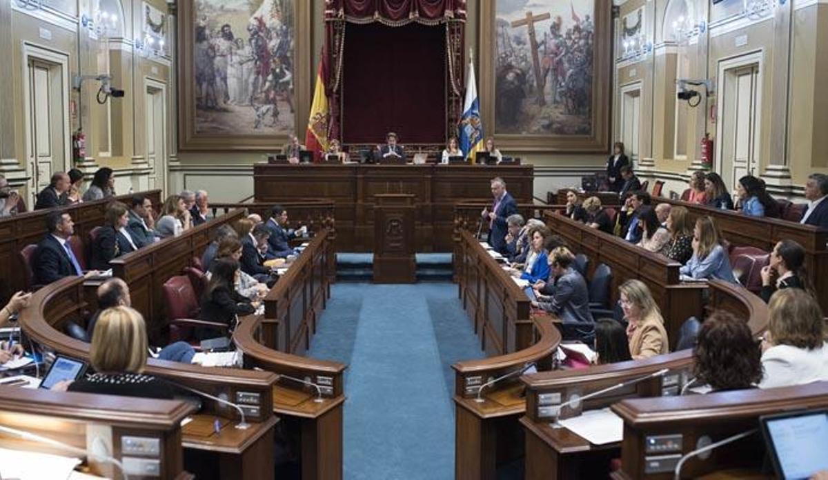Imagen de un Pleno en el Parlamento de Canarias, el pasado 10 de marzo.