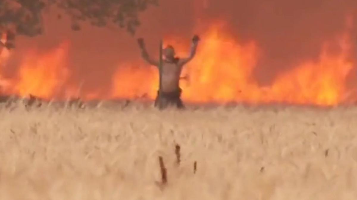 Ángel Martín huye de las llamas en un incendio en Zamora