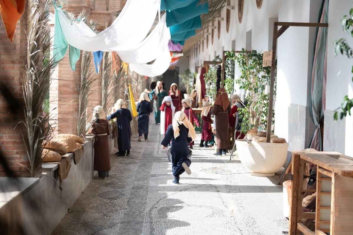 Participantes del Belén Viviente Diocesano en las instalaciones del antiguo seminario de Málaga.
