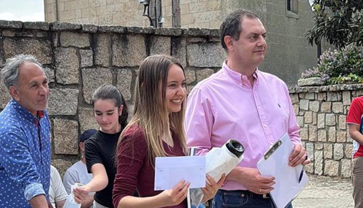 La salmantina Lucía Sánchez recoge su premio. | AJEDREZ ZAMORA