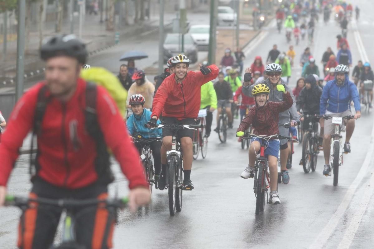 La Fiesta de la Bicicleta desafía a la lluvia