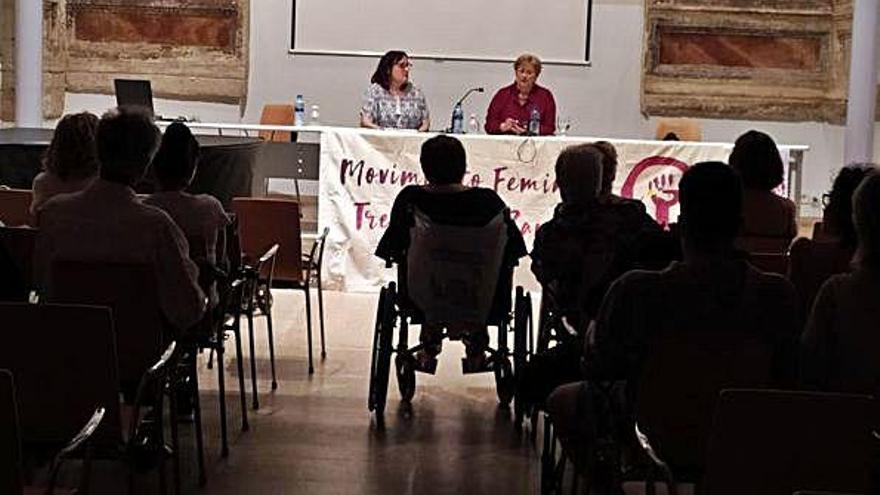 La ponente Rosa Cobo Bedia (derecha), en una jornada anterior.