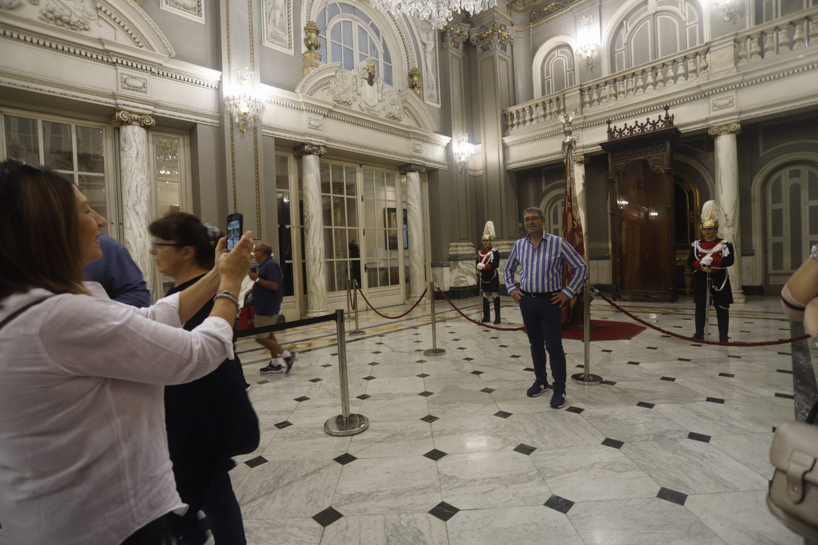 Visita a la Senyera, expuesta en el Ayuntamiento de València.