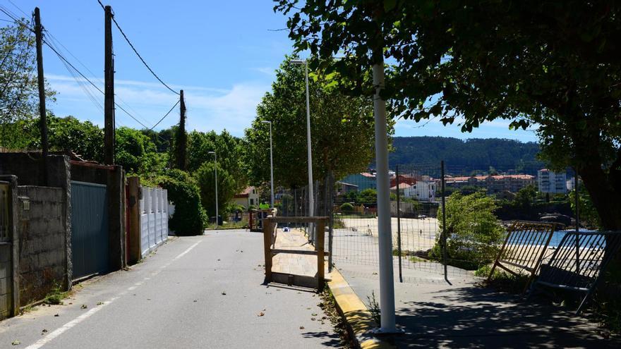 El concello acomete el vallado de parte del paseo de Agrelo para garantizar la seguridad