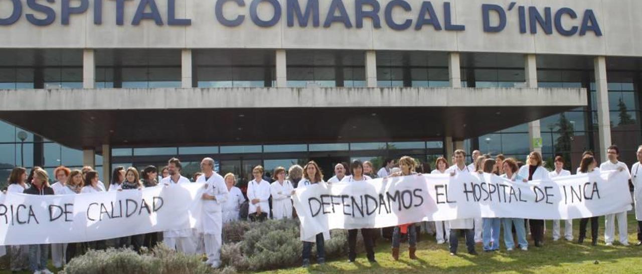 Concentración en marzo del 2014 en el hospital de Inca para pedir más medios.