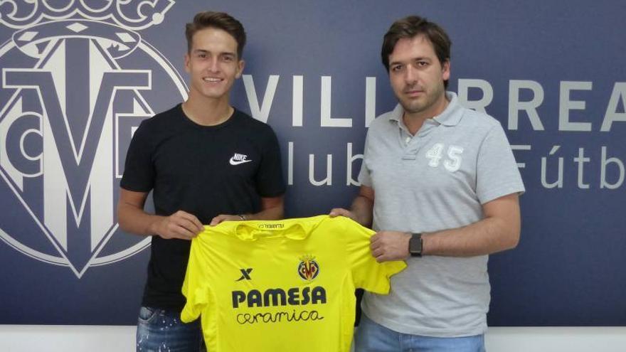 Denis Suárez firma con el Villarreal hasta 2019